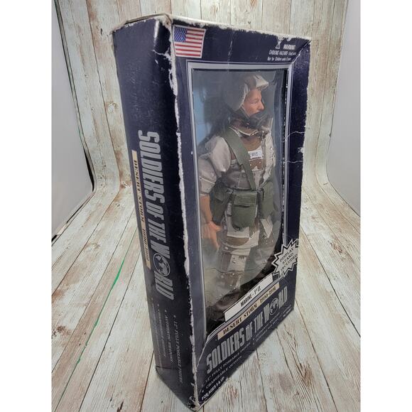 Vintage Desert Storm Marine 1st LT 1999 NIB Soldiers Of The World - Picture 3 of 7